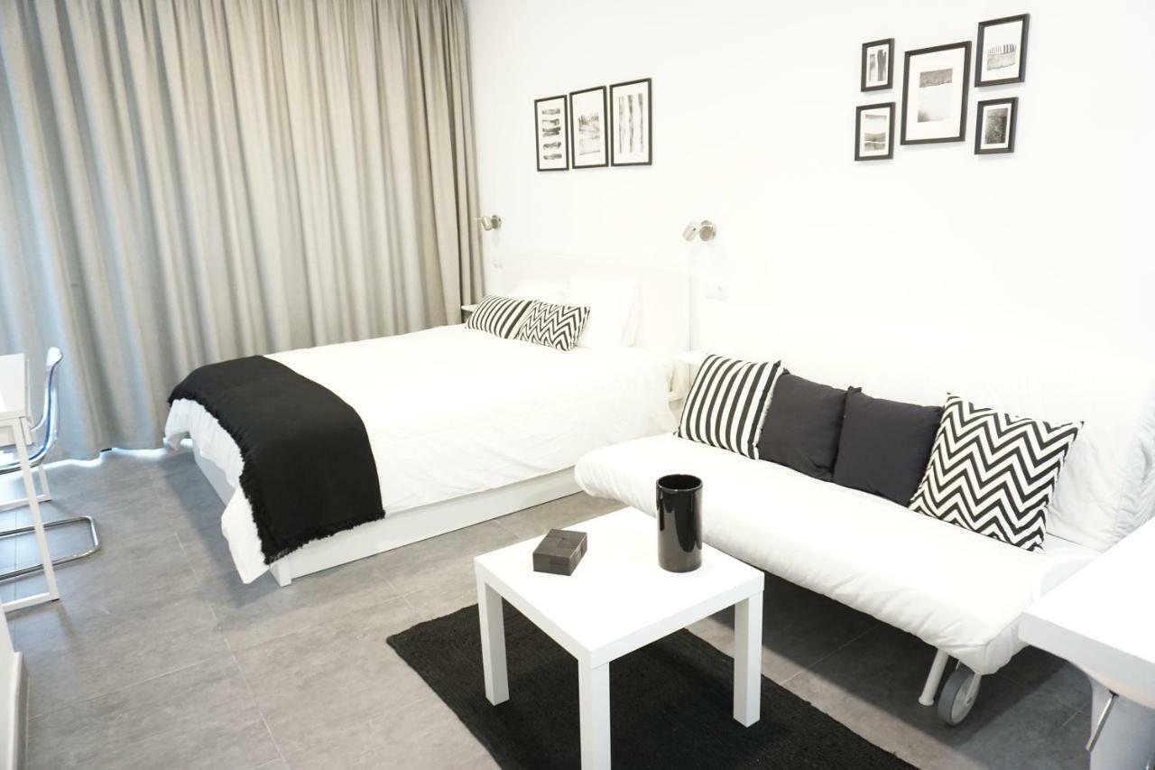 Black & White Las Canteras Las Palmas Exterior photo