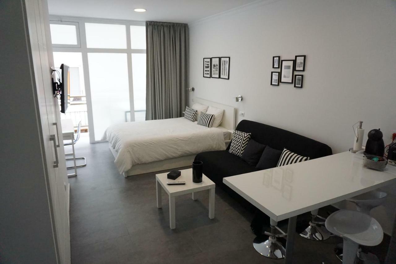 Black & White Las Canteras Las Palmas Exterior photo